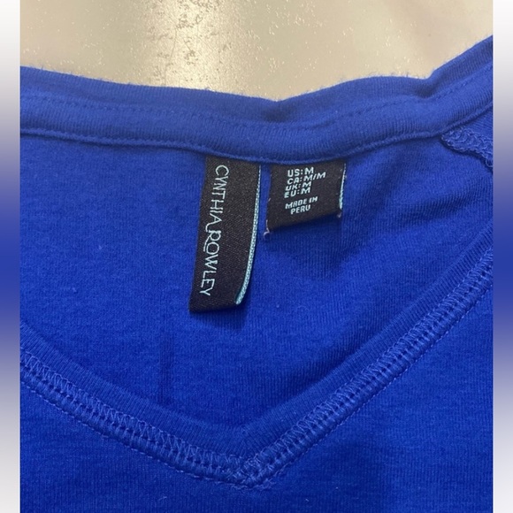 Cynthia Rowley top, blue v-neck shirt, three-quarter length sleeve size medium - Picture 16 of 16